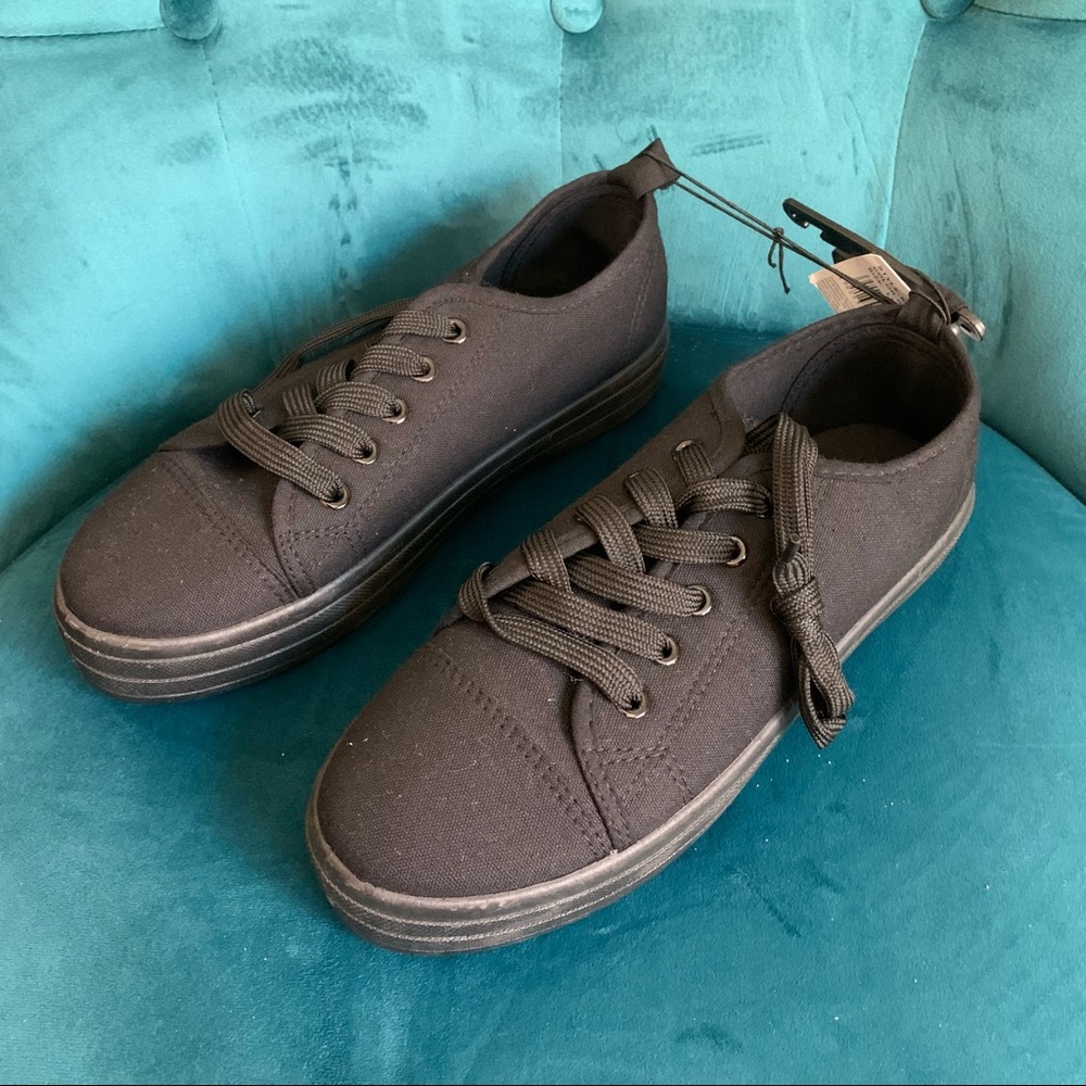 Solid Black Plain Tennis Shoes